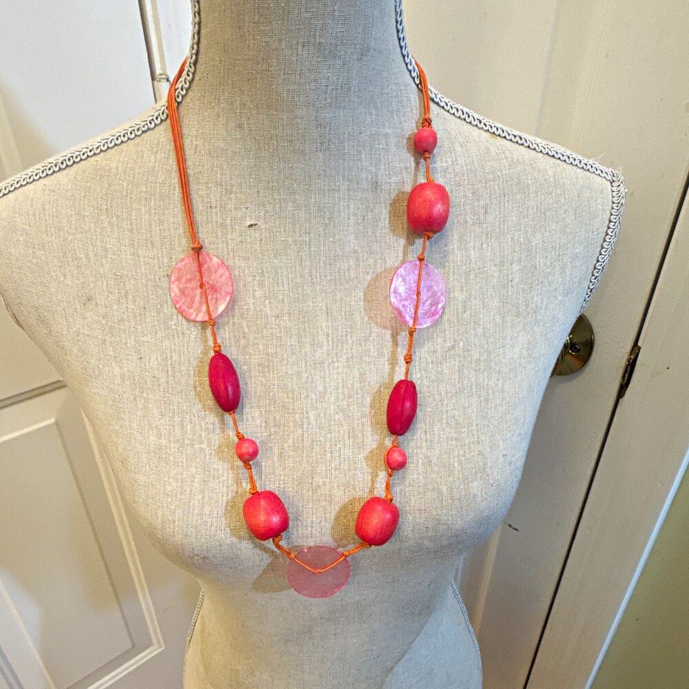 PINK WOOD & SHELL BEADED STATEMENT NECKLACE CORD CHAIN LOBSTER 18 IN